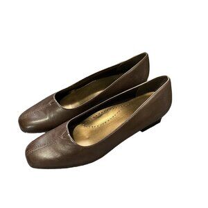 Trotters Doris Mocha Pump Heels Women's Size 8 Comes in Box